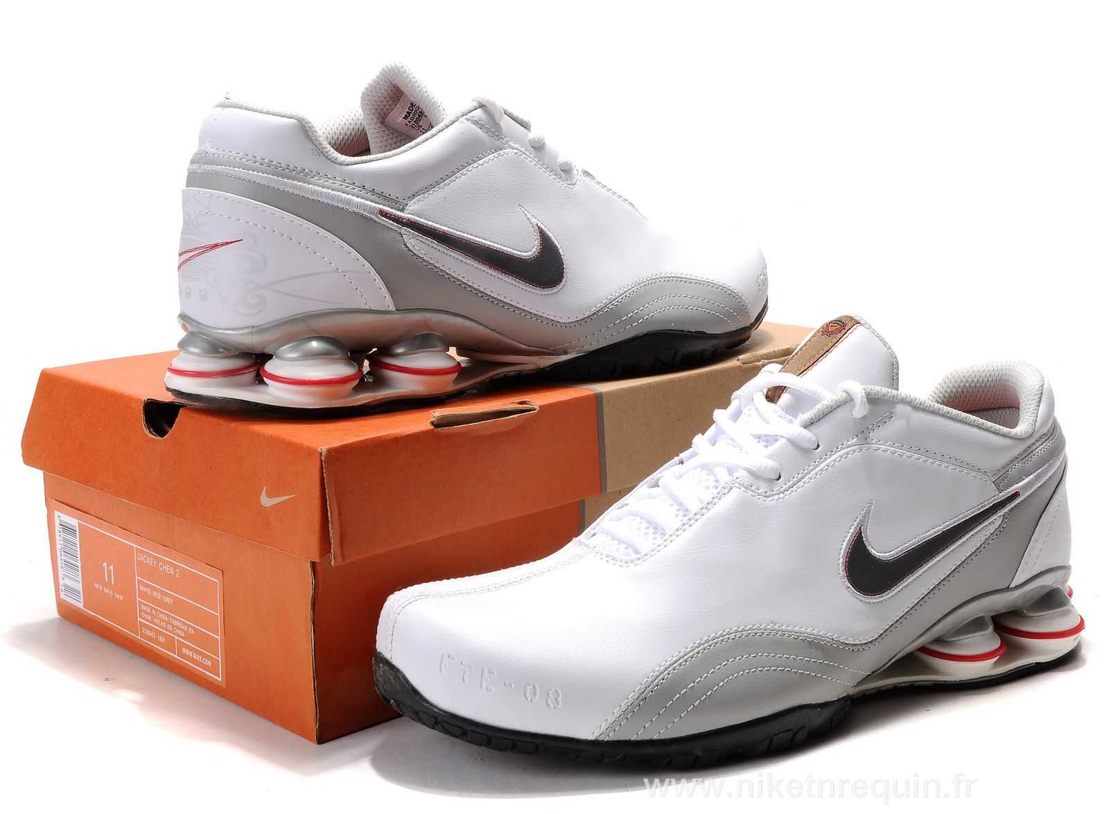 Gris et Blanc Nike Shox R5 (3).JPG